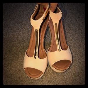 Nude wedges